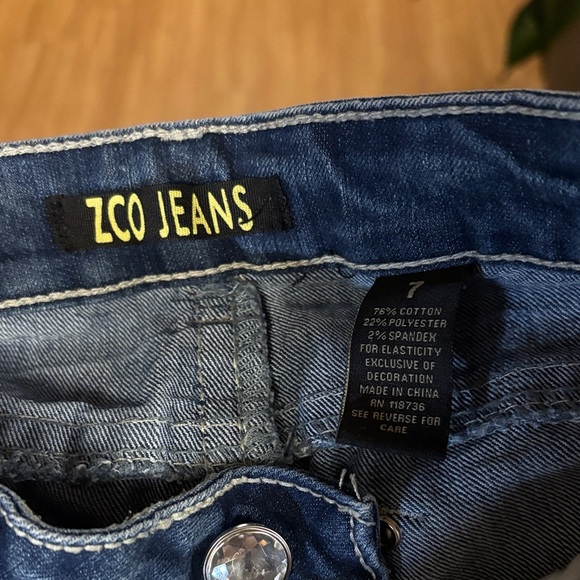 ZCO Distressed Blue Capri Jeans - Picture 2 of 3